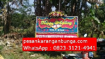 Papan Bunga Happy Wedding di Bogor